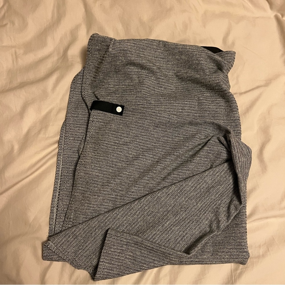 Lululemon reversible circle scarf